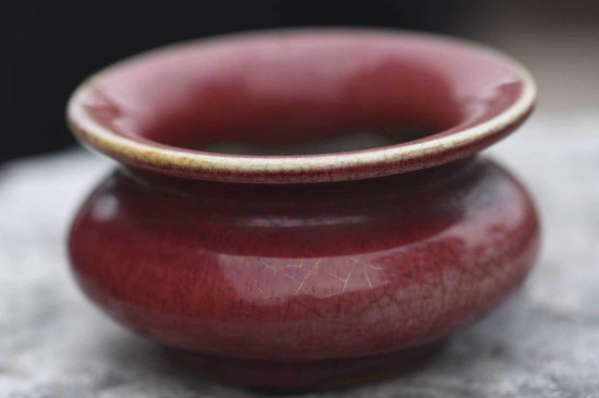 郎红釉瓷器特点