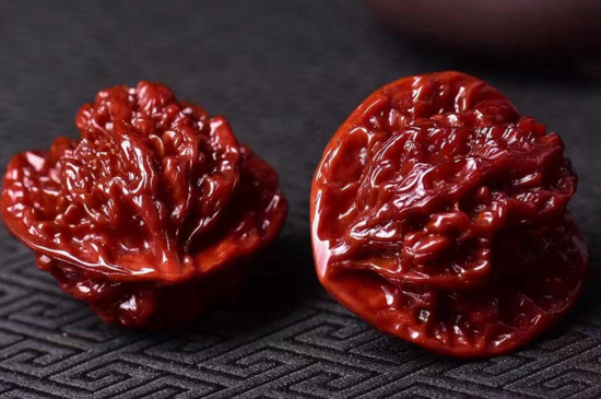 核桃玩多久才会变红,核桃把玩变红的时间