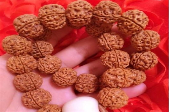 金刚菩提子刷什么油好